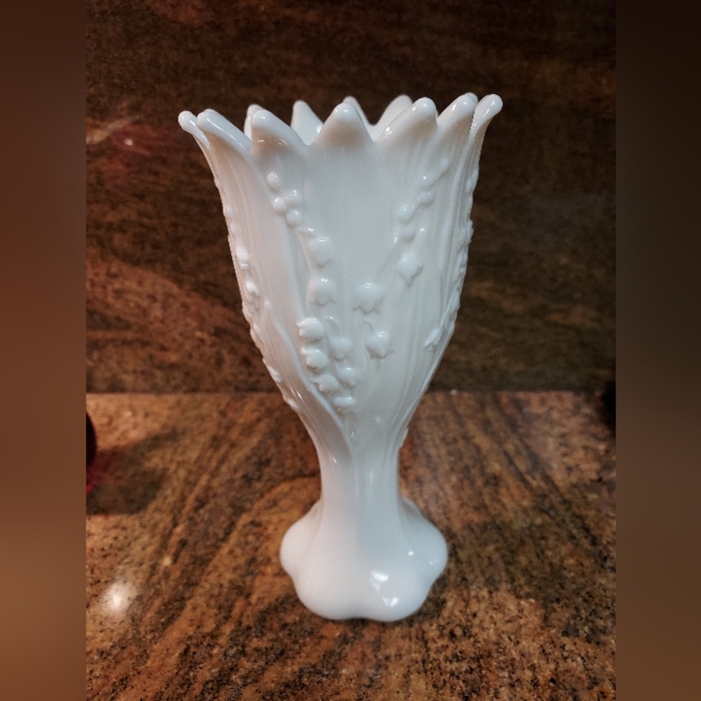 Westmoreland Lily of the Valley vintage Milk glass vase 1960s.